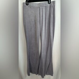 Hollister women’s lavender velour flared lounge pants, size L